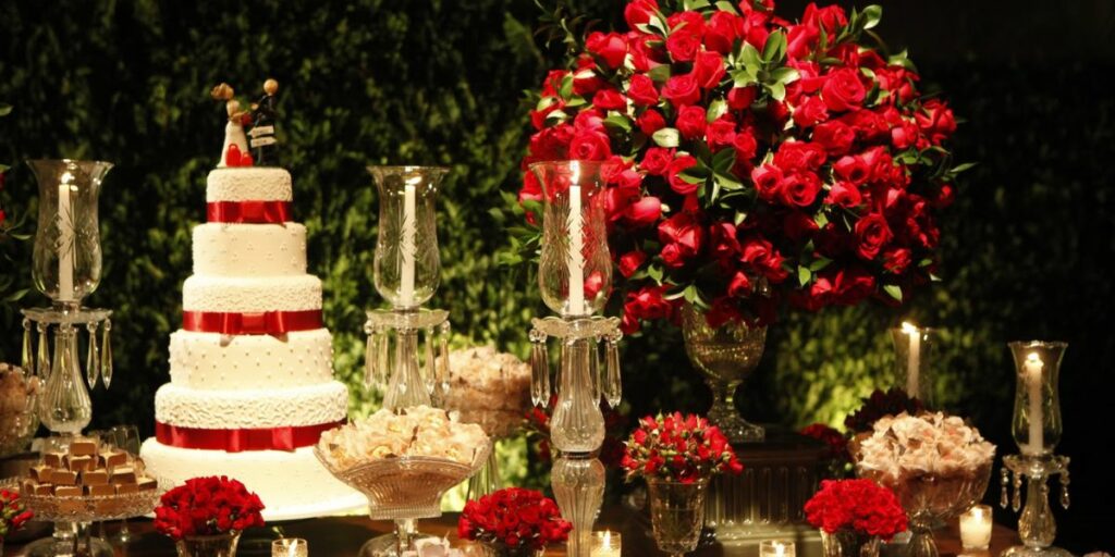 decoração de casamento vermelho e verde
