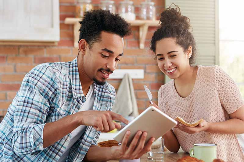 O que deve ter no site de casamento dos noivos