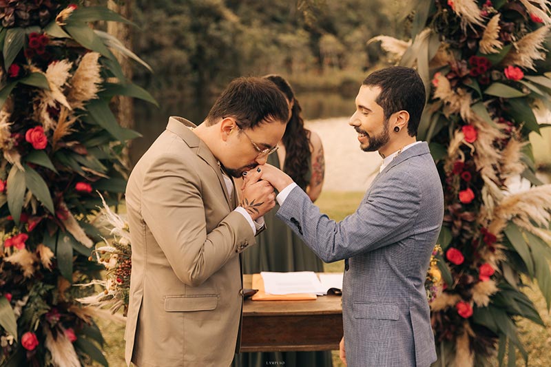 emoção na cerimônia de casamento