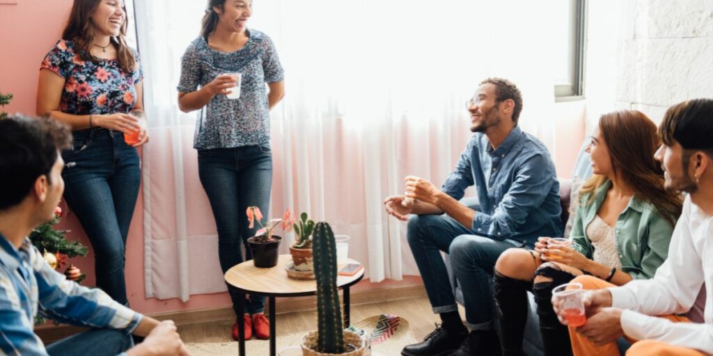 chá de casa nova com amigos