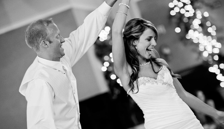 Entrenimento de casamento, dança dos noivos