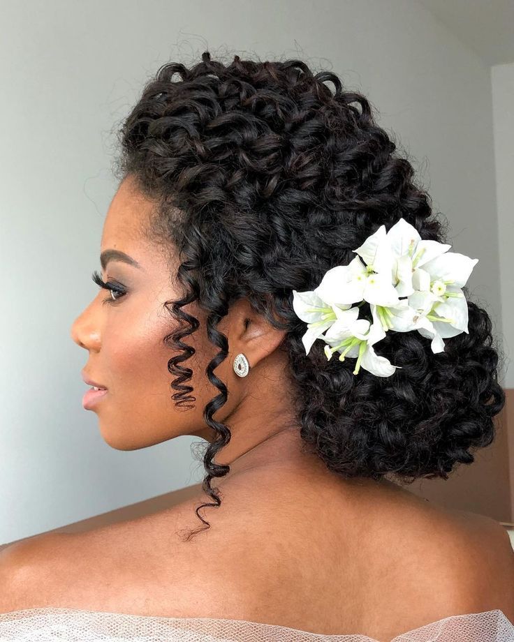 cabelo crespo de noiva semi preso