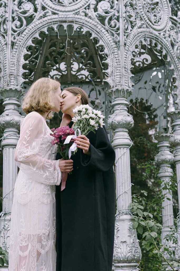 noivas se beijando