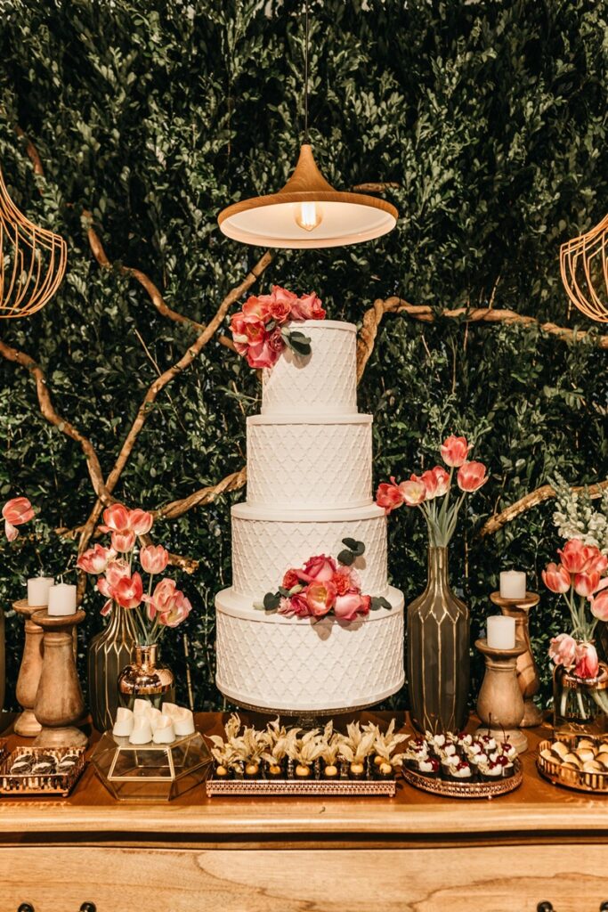 Mesa de bolo para casamento civil simples: como fazer?