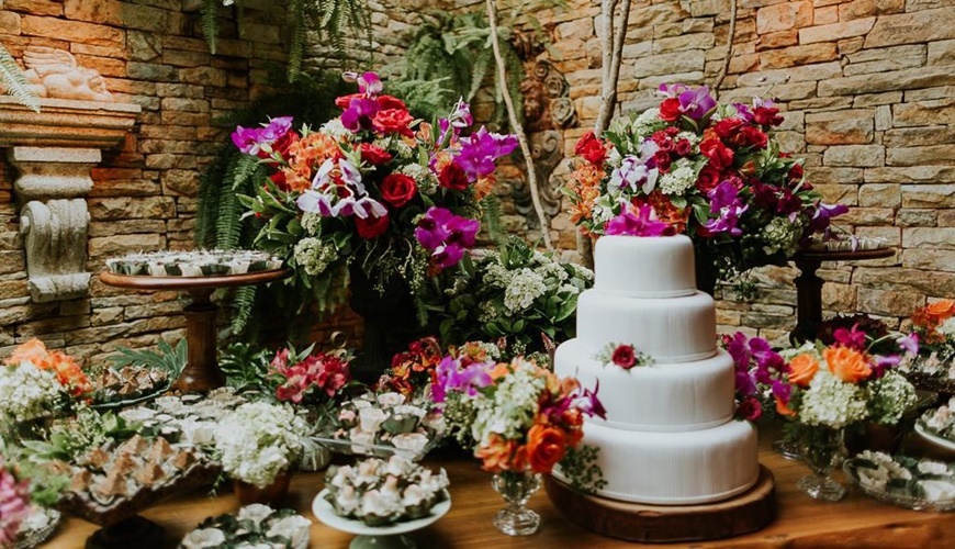 sobre mesa de bolo para casamento civil simples